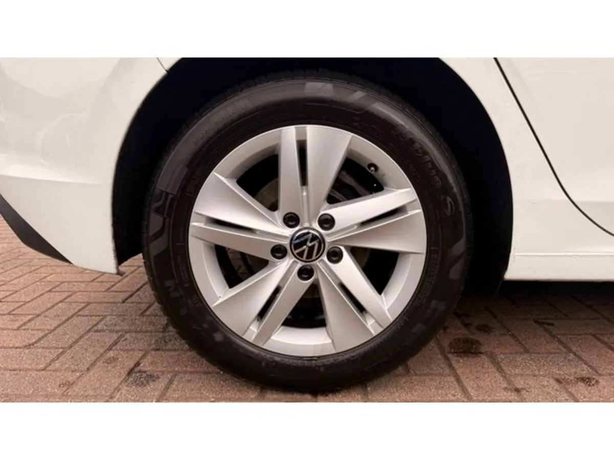 Volkswagen Golf Life 2.0 TDI 115HP 5DR - Image 5