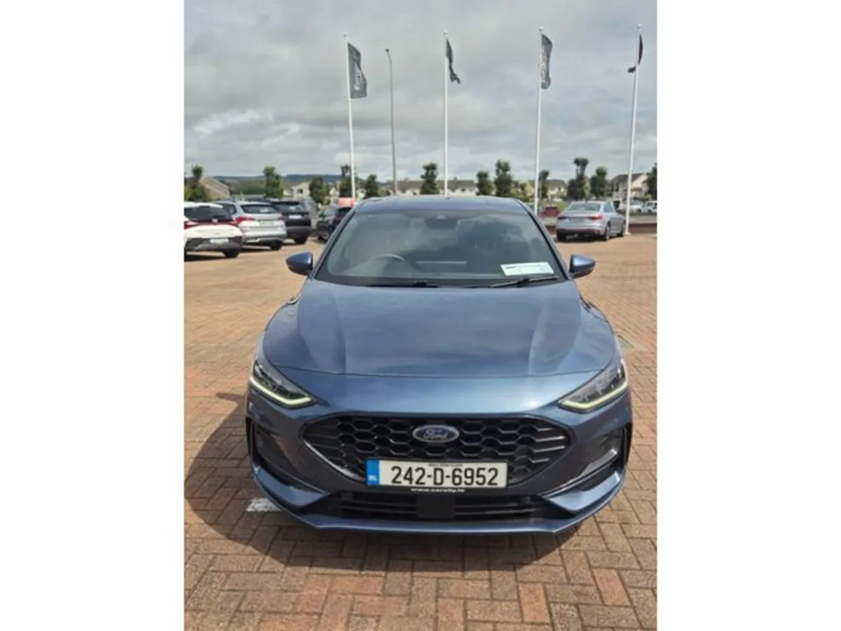 Ford Focus St-line 5D 1.0T 125 Mhev M6 FWD - Image 2