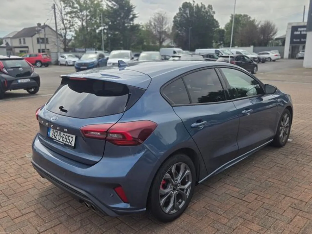 Ford Focus St-line 5D 1.0T 125 Mhev M6 FWD - Image 6
