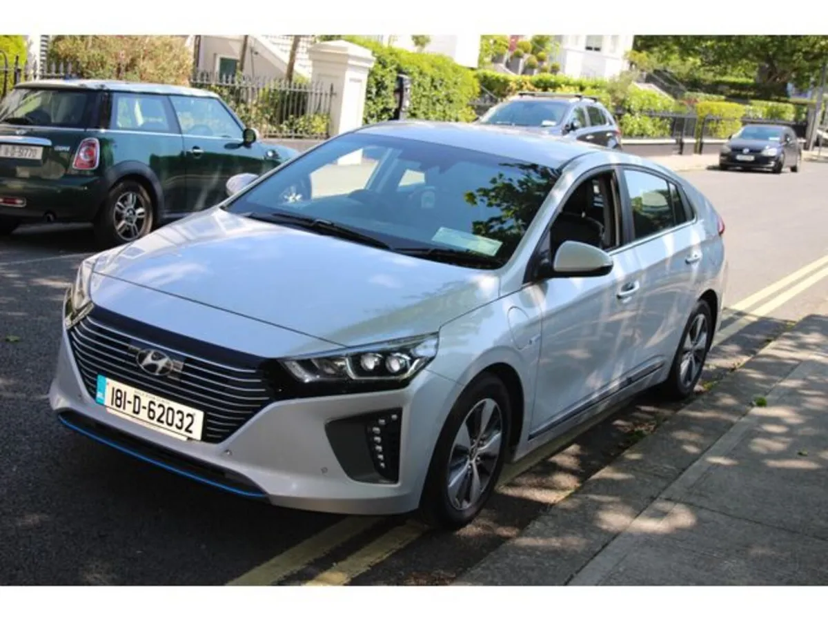 Hyundai IONIQ PREMIUM SE Plug In Hybrid - NCT 02/2 - Image 4