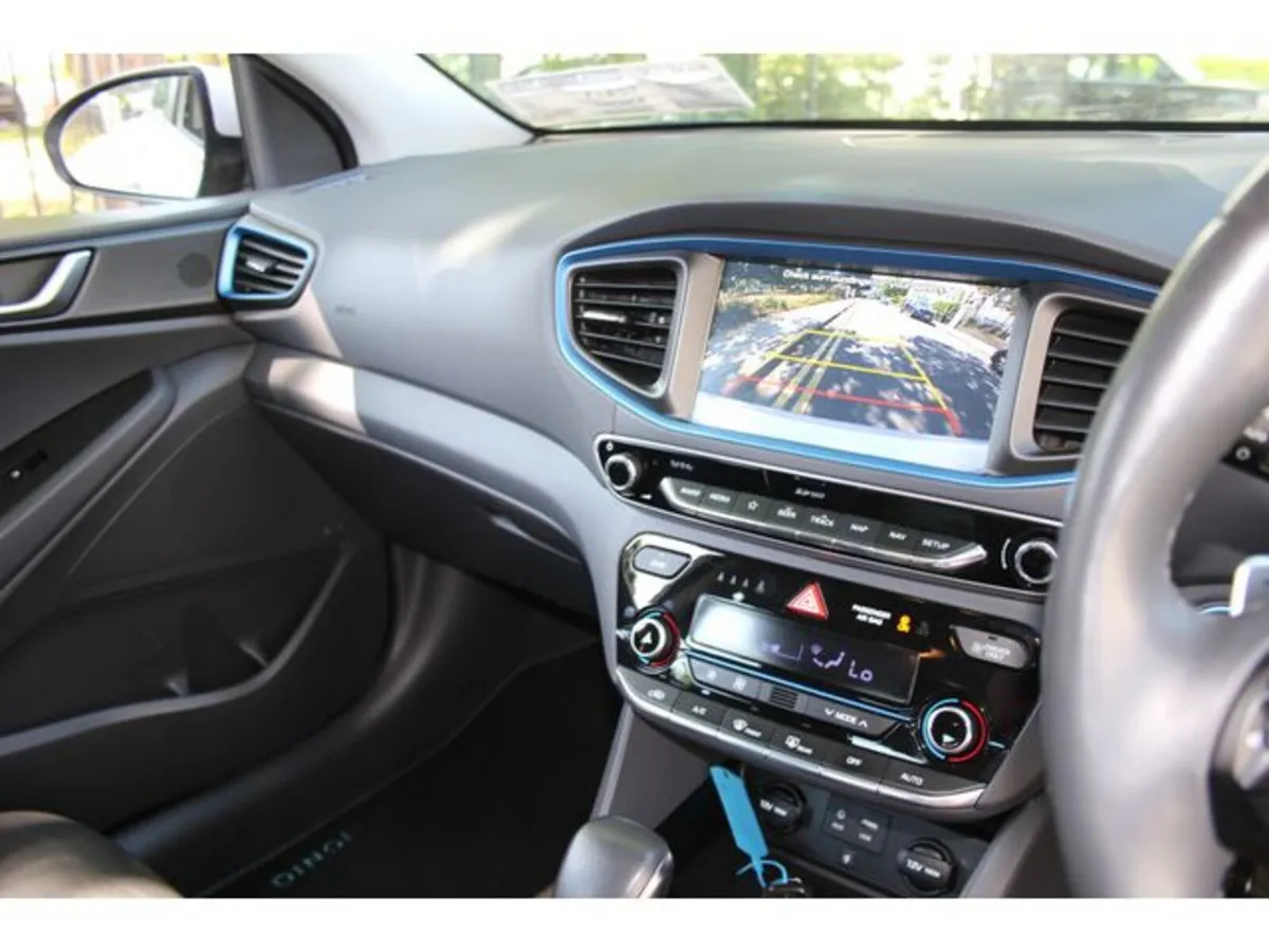 Hyundai IONIQ PREMIUM SE Plug In Hybrid - NCT 02/2 - Image 5