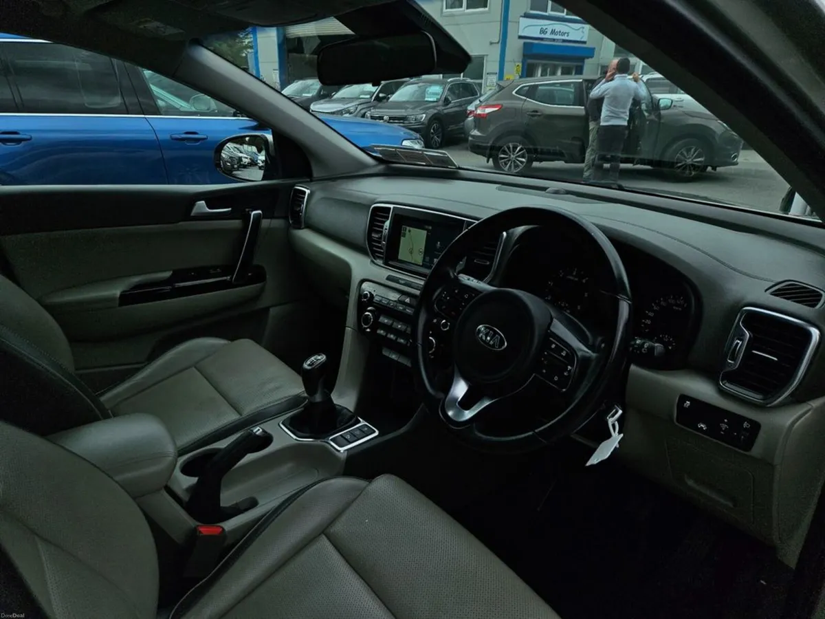 Kia Sportage 1.7 Platinum 5DR - Image 3