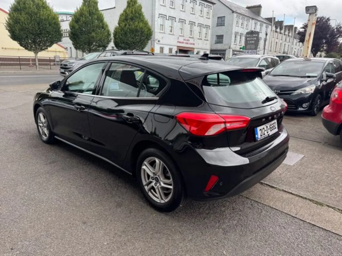Ford Focus Zetec Edition 1.5TD120 M6 4DR - Image 5