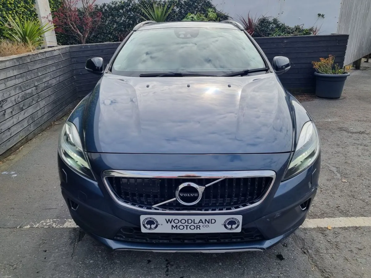 Volvo V40 2.0 D4 CROSS COUNTRY / HIGH SPEC / LOW M - Image 4