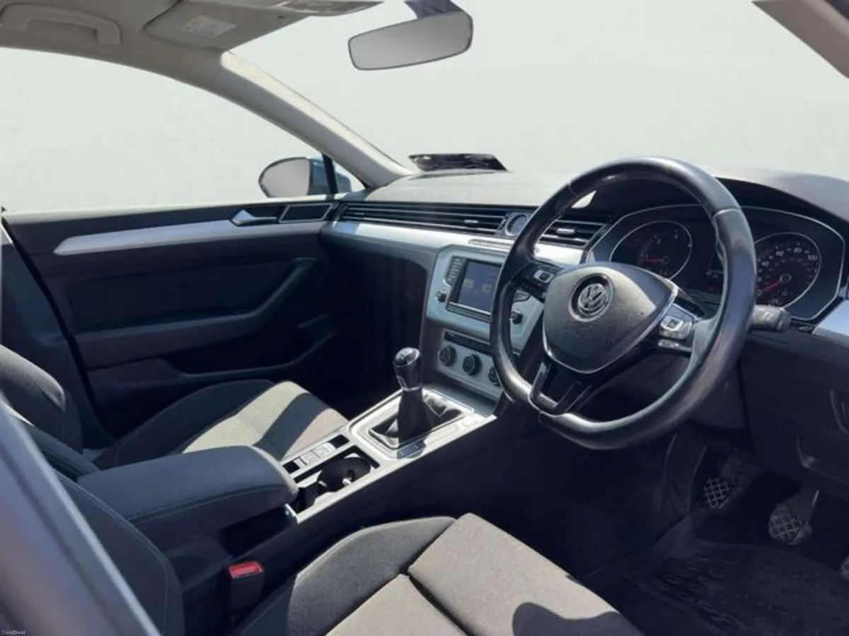 Volkswagen Passat 2.0 TDI SE Business BMT 150PS 4D - Image 2