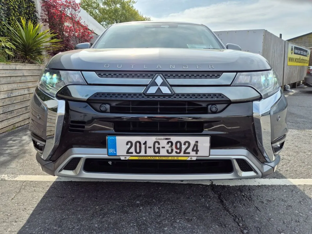 Mitsubishi Outlander 2.4 PHEV / INTENSE SAFETY PAC - Image 4