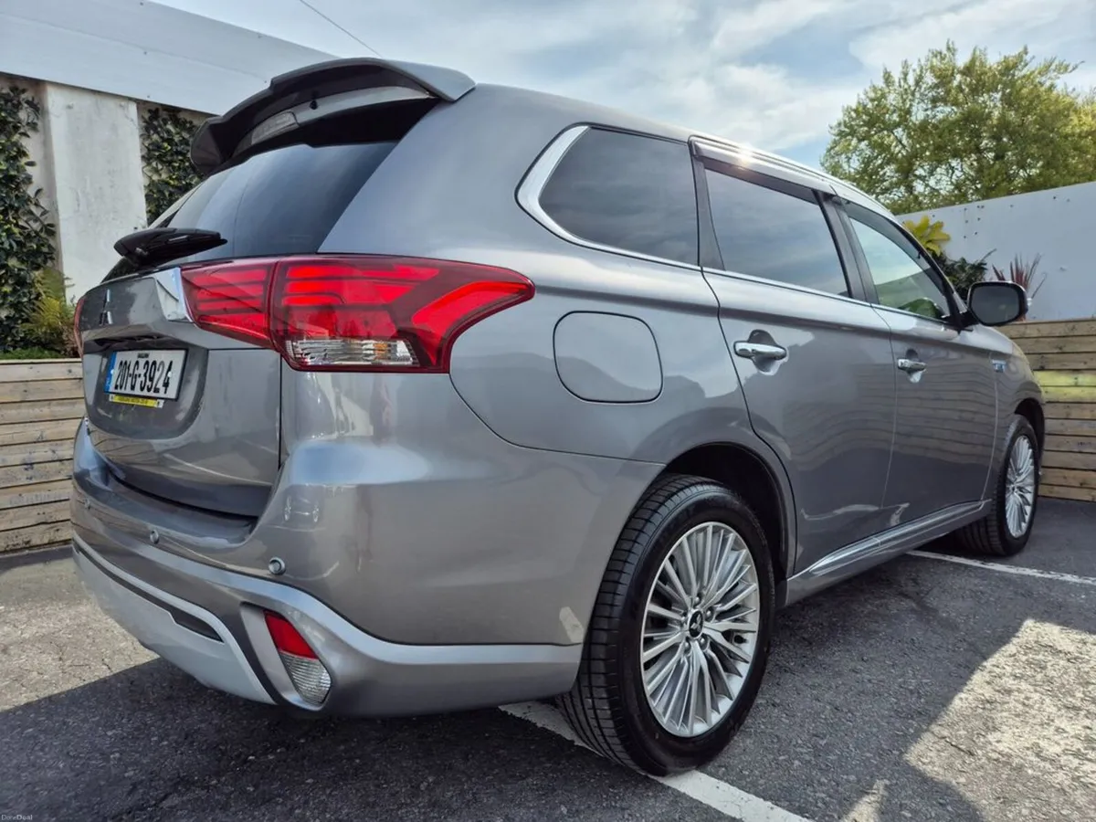 Mitsubishi Outlander 2.4 PHEV / INTENSE SAFETY PAC - Image 6