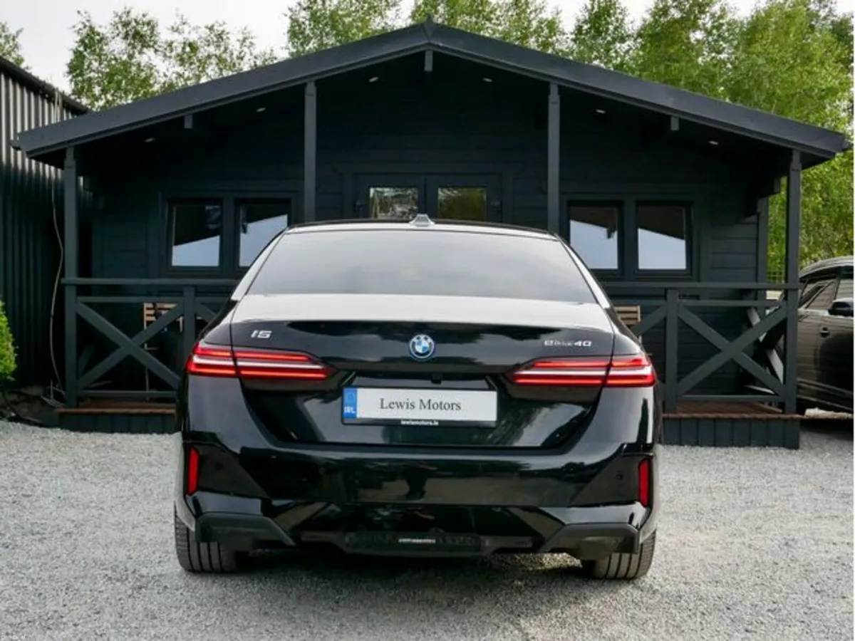 BMW i5 E-DRIVE 40 M SPORT, BEIGE LEATHER, HARMAN K - Image 5