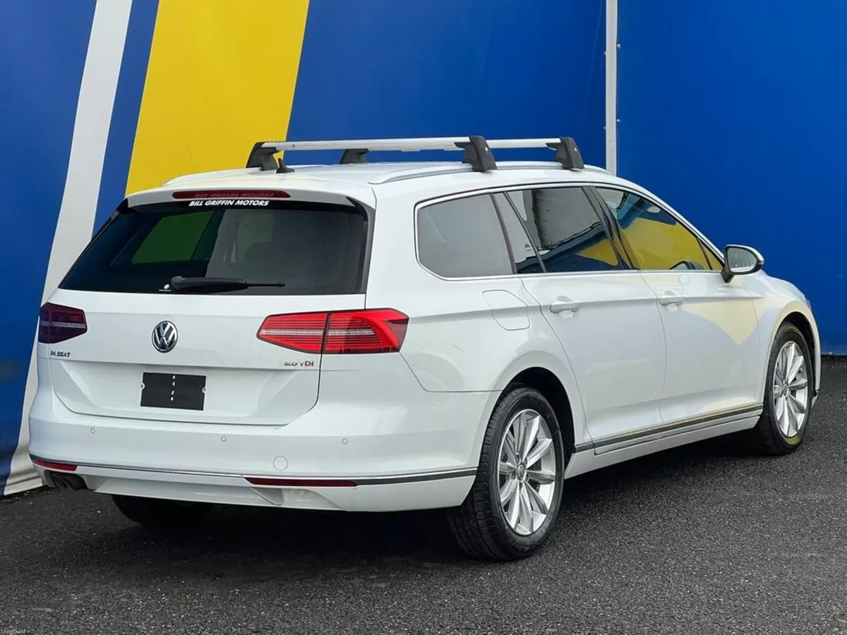 Volkswagen Passat ELEGANCE 2.0 TDI AUTO // SERVICE - Image 5