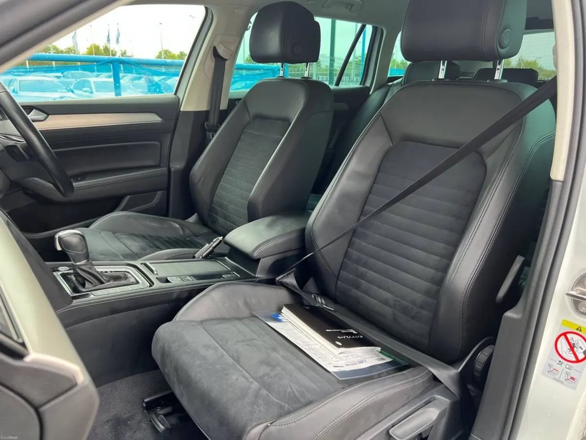 Volkswagen Passat ELEGANCE 2.0 TDI AUTO // SERVICE - Image 6