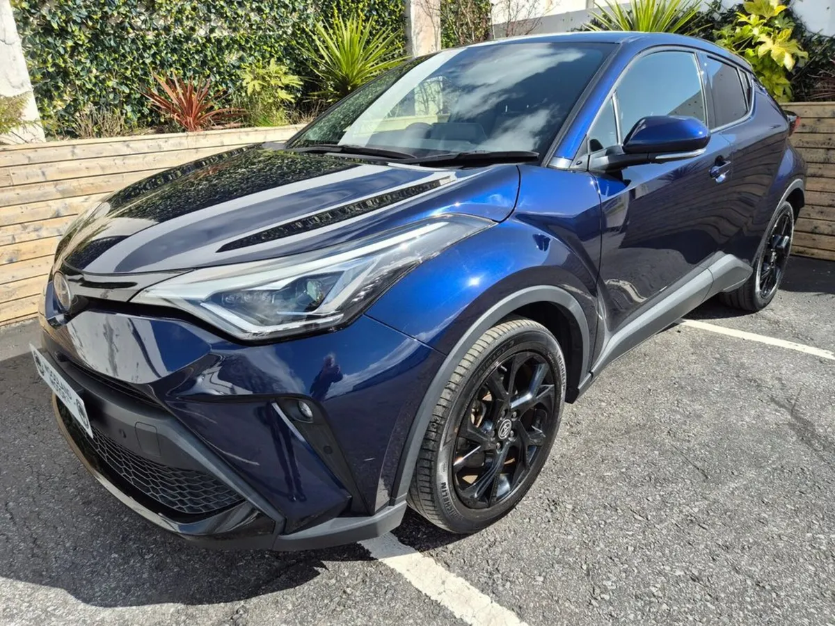 Toyota C-HR 1.8 HYBRID / SOL NERO EDITION WITH SAF - Image 2