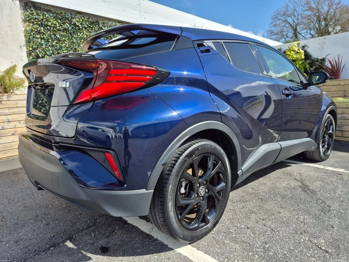Toyota C-HR 1.8 HYBRID / SOL NERO EDITION WITH SAF - Image 6