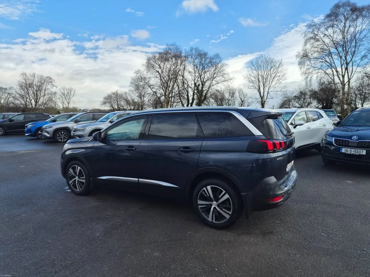 Peugeot 5008 Allure 1.5 Blue HDI 130 6.2 4D - Image 2