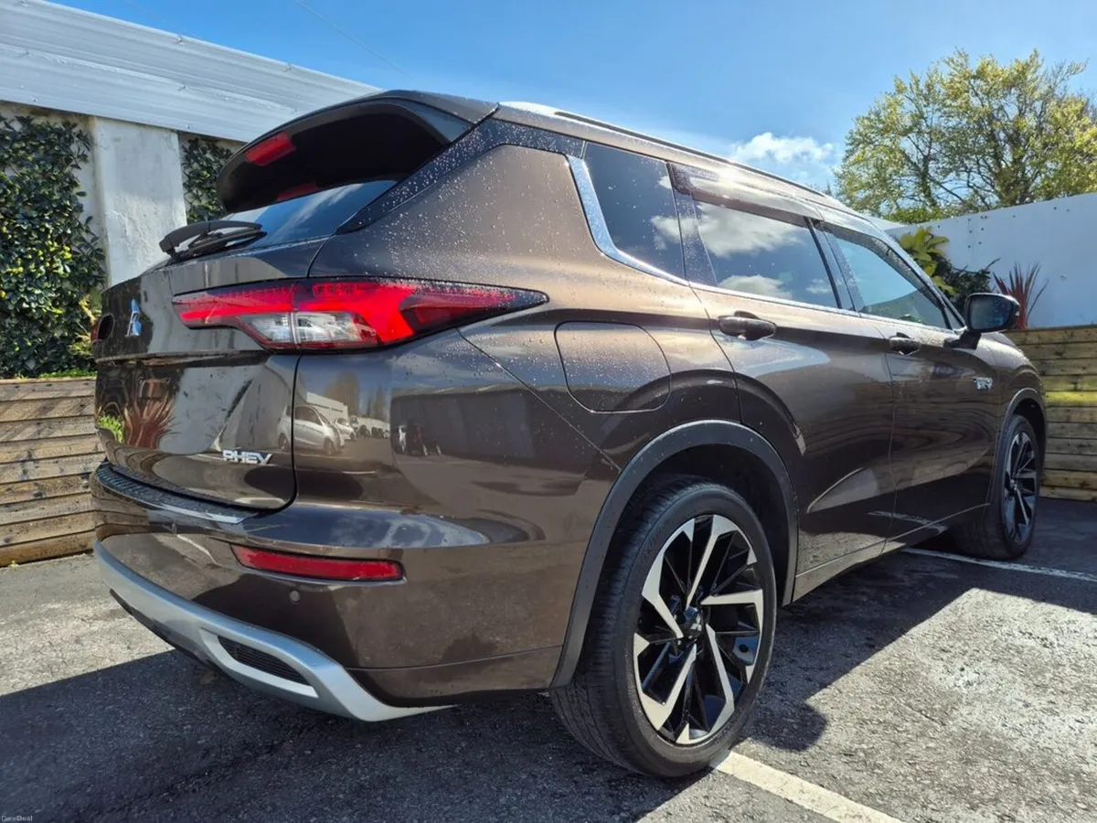 Mitsubishi Outlander 2.4 PVEV / 7 SEATER / EXCEED - Image 5
