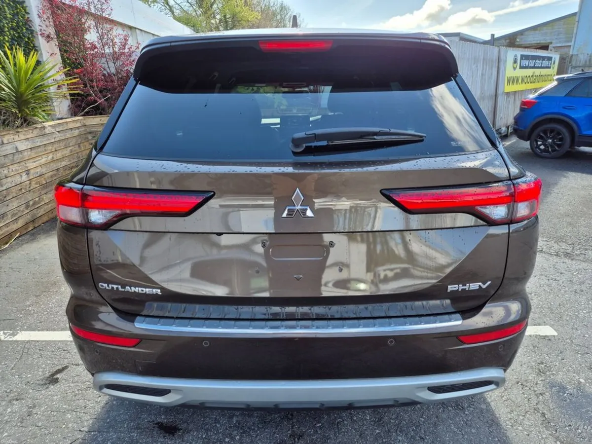 Mitsubishi Outlander 2.4 PVEV / 7 SEATER / EXCEED - Image 6
