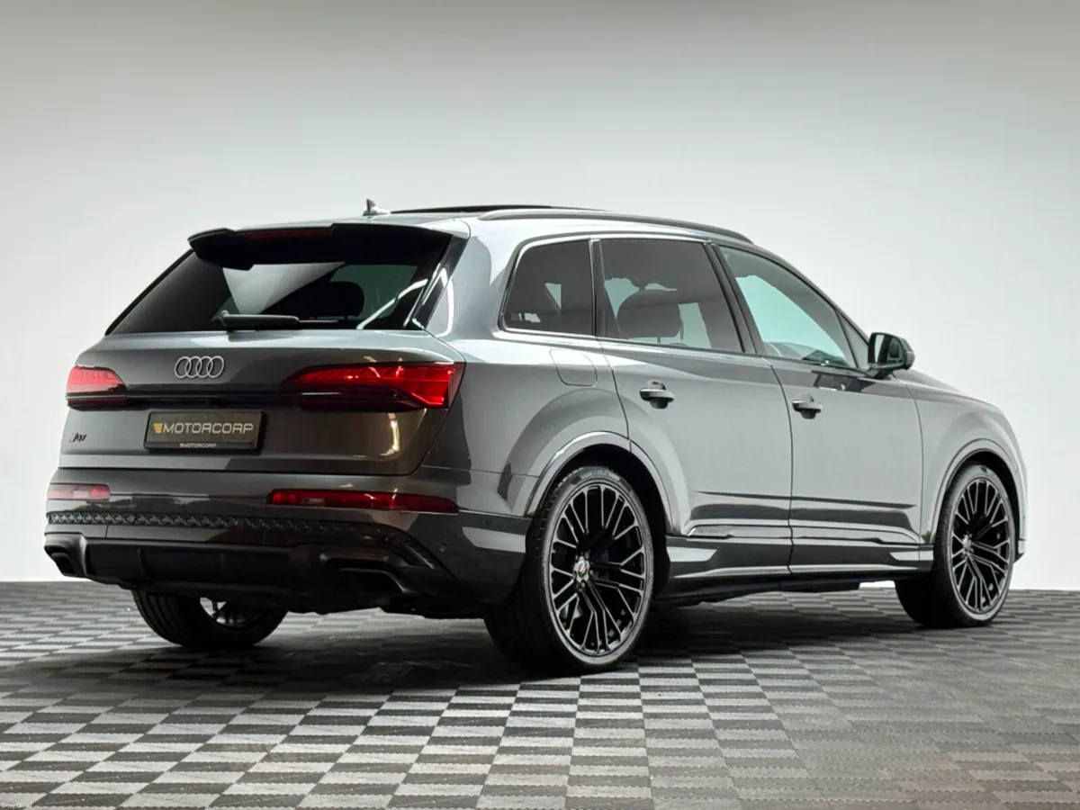 Audi Q7 55 TFSI E S LINE *PAN ROOF* - Image 6