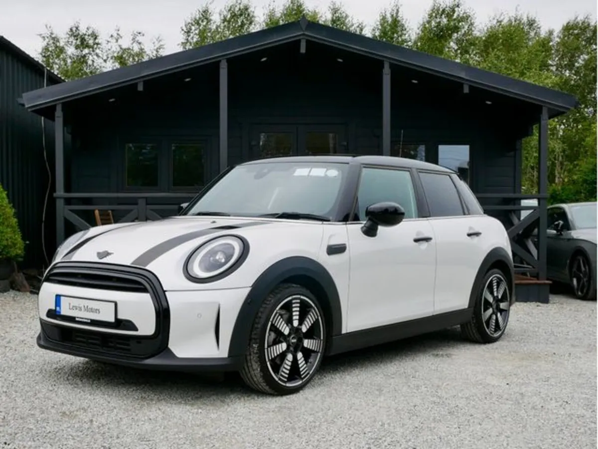 Mini Cooper AUTO, PAN ROOF, BLACK LEATHER INTERIOR - Image 3