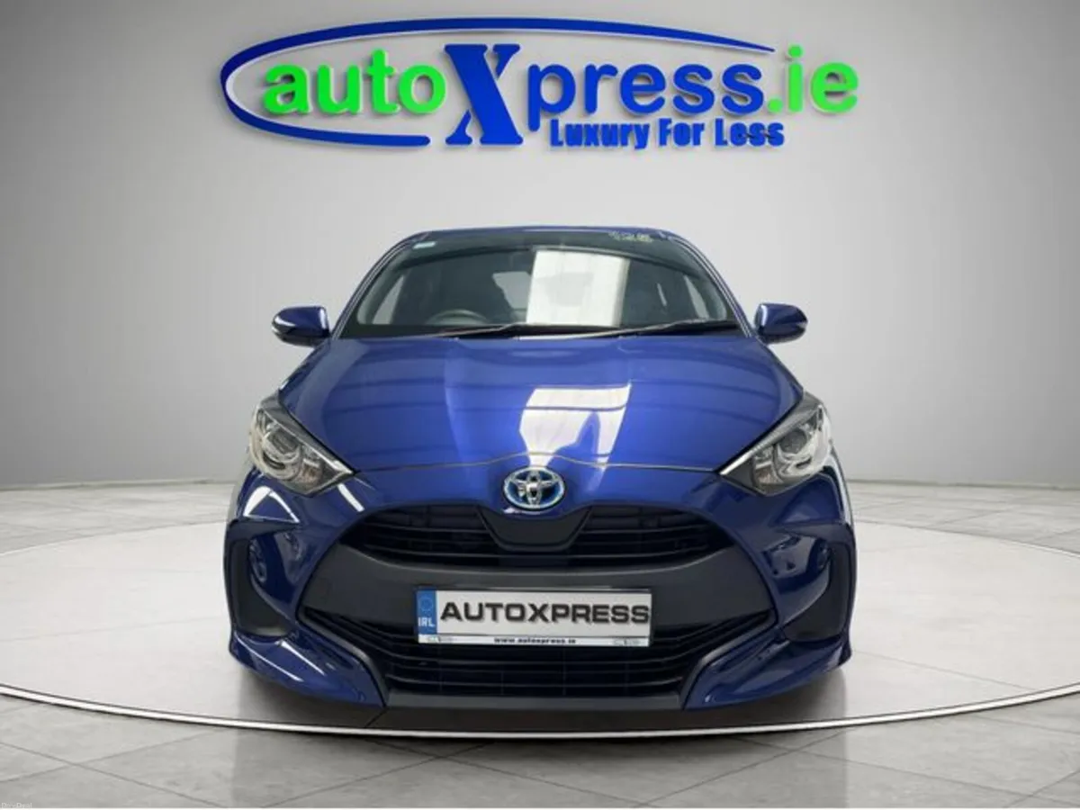 Toyota Yaris 1.5 HYBRID X Automatic, Reversing cam - Image 3