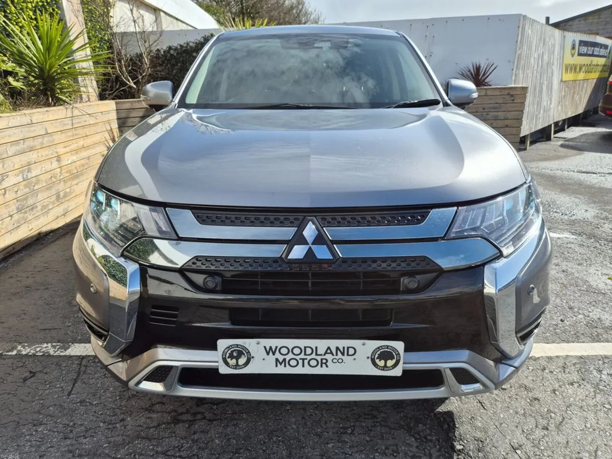 Mitsubishi Outlander 2.4 PHEV / INTENSE SAFETY PAC - Image 4