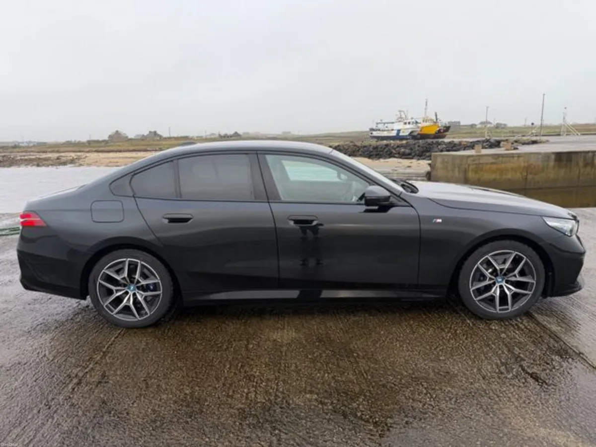 BMW 5-Series 530E M SPORT - Image 2