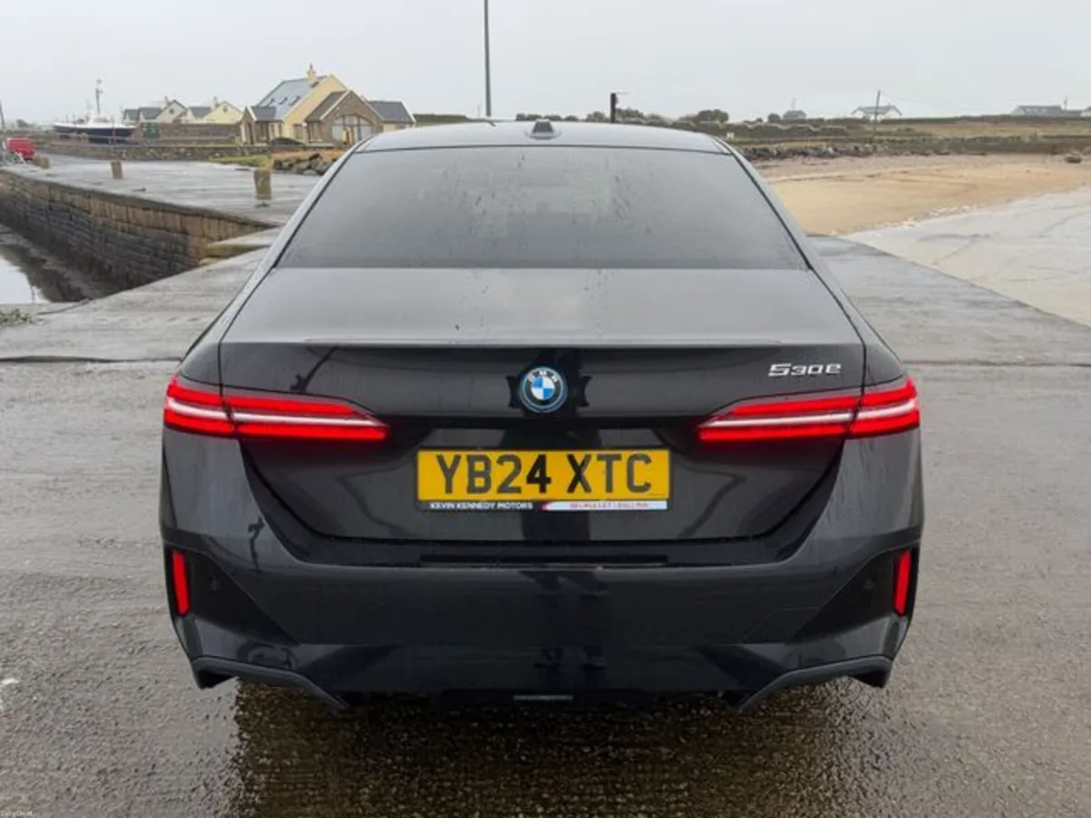 BMW 5-Series 530E M SPORT - Image 4