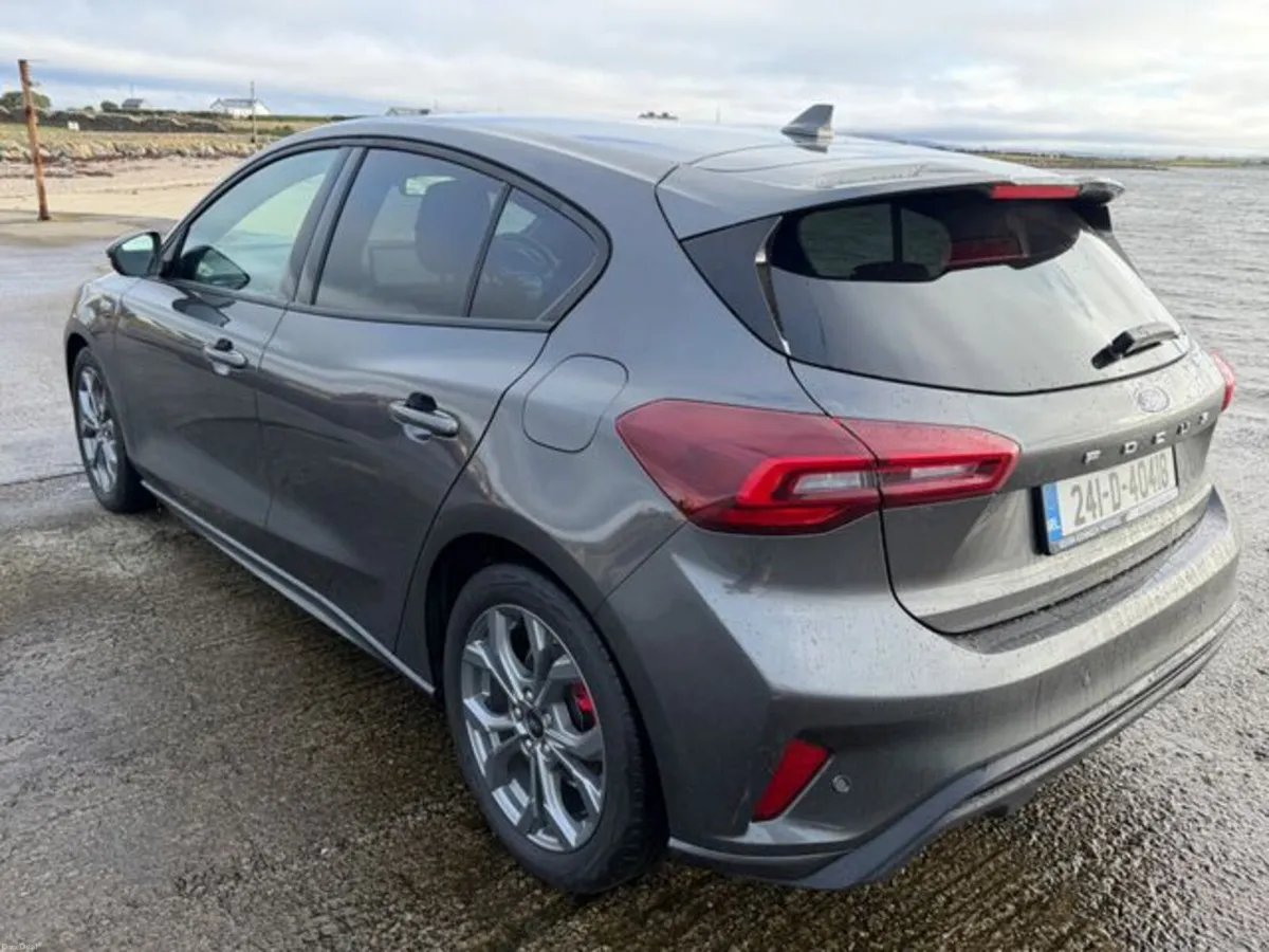 Ford Focus 1.0L ECO St-line 125PS MAN 4DR - Image 6