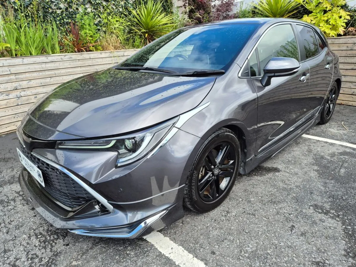 Toyota Corolla 1.8 HYBRID / SOL G-PACK WITH MODELI - Image 2