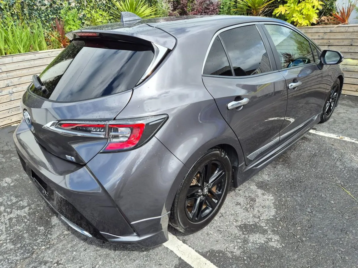 Toyota Corolla 1.8 HYBRID / SOL G-PACK WITH MODELI - Image 5