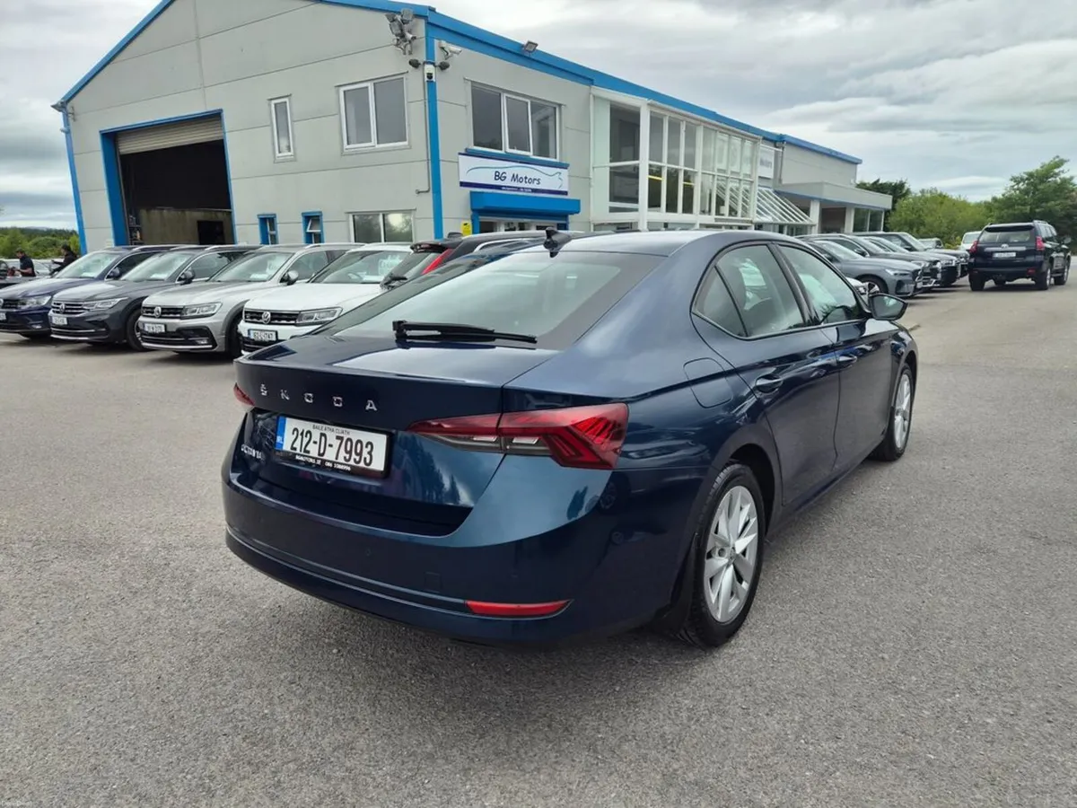 Skoda Octavia AMB 2.0tdi 115HP 5DR - Image 3