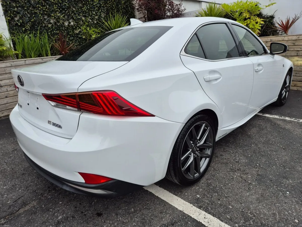 Lexus IS 2.5 HYBRID / F-SPORT / TOP SPORT SPEC / T - Image 6