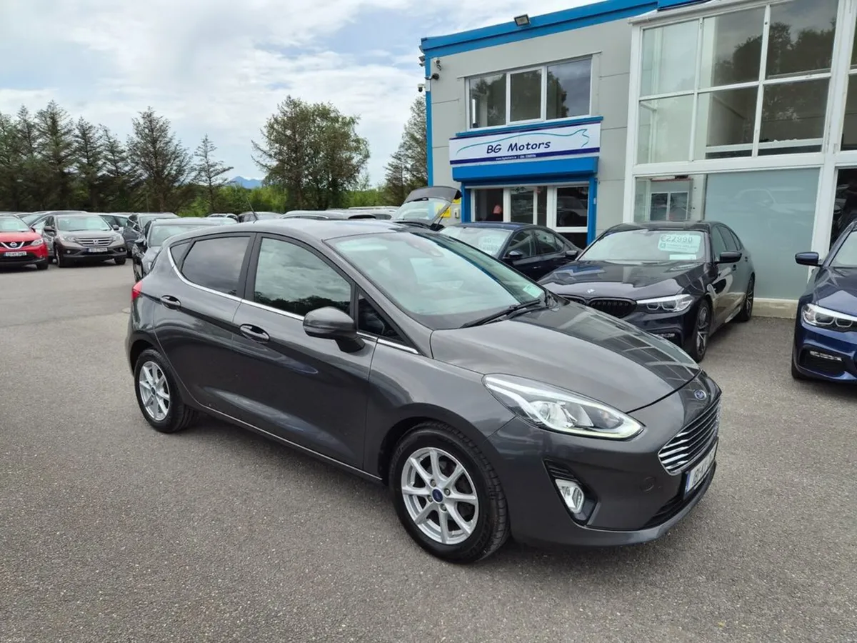 Ford Fiesta Titanium Automatic 100PS A6 4D - Image 1