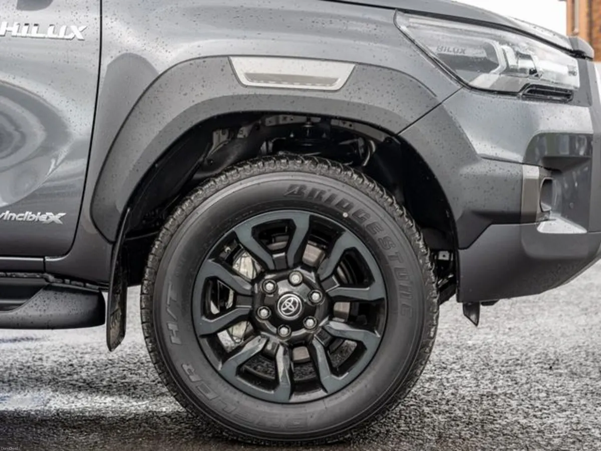 Toyota Hilux 2.8D4D Invincible X *ONE MORE LEFT IN - Image 2