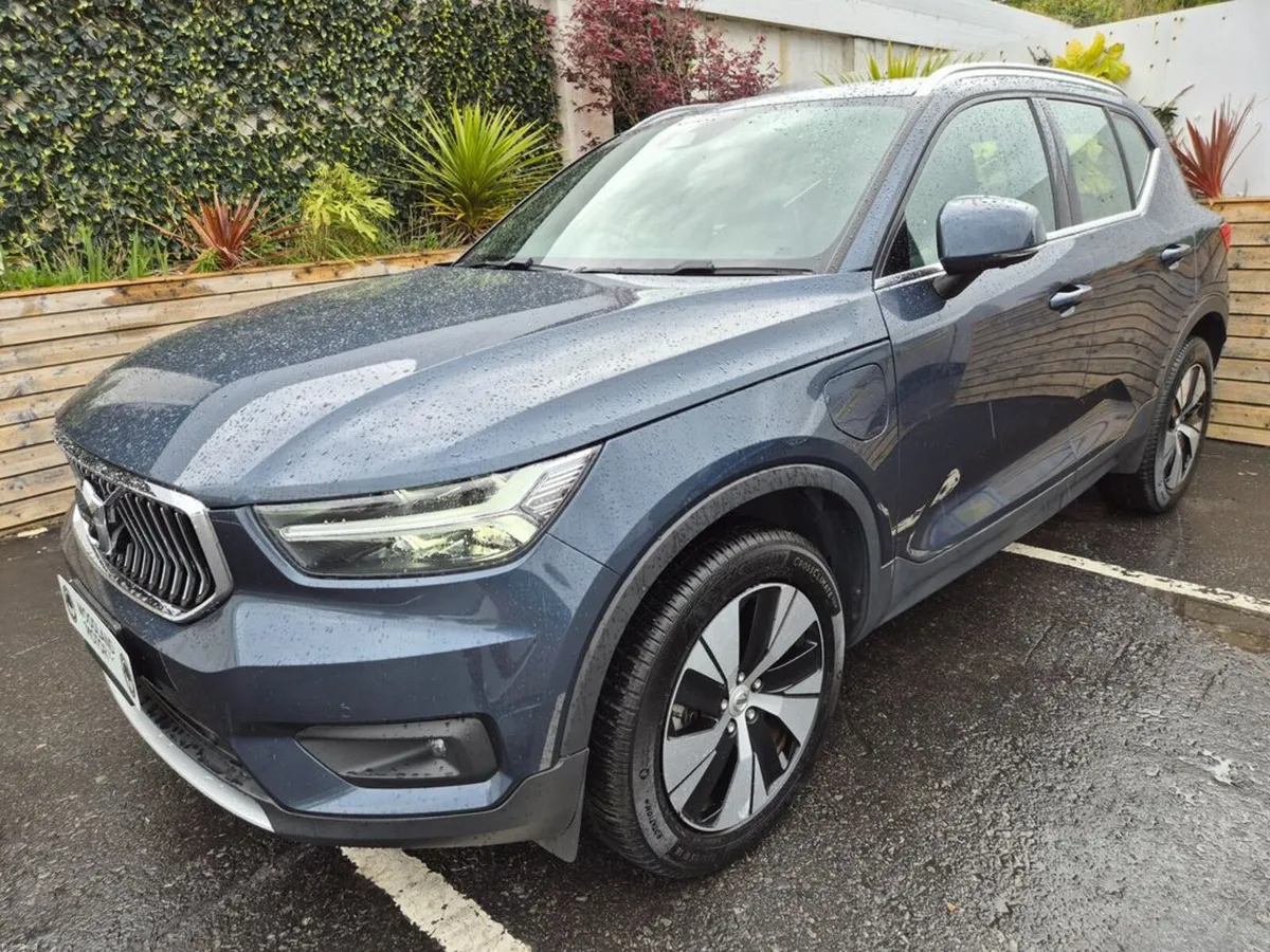 Volvo XC40 1.5 T5 RECHARGE / SE/ LOW MILEAGE / €16 - Image 2