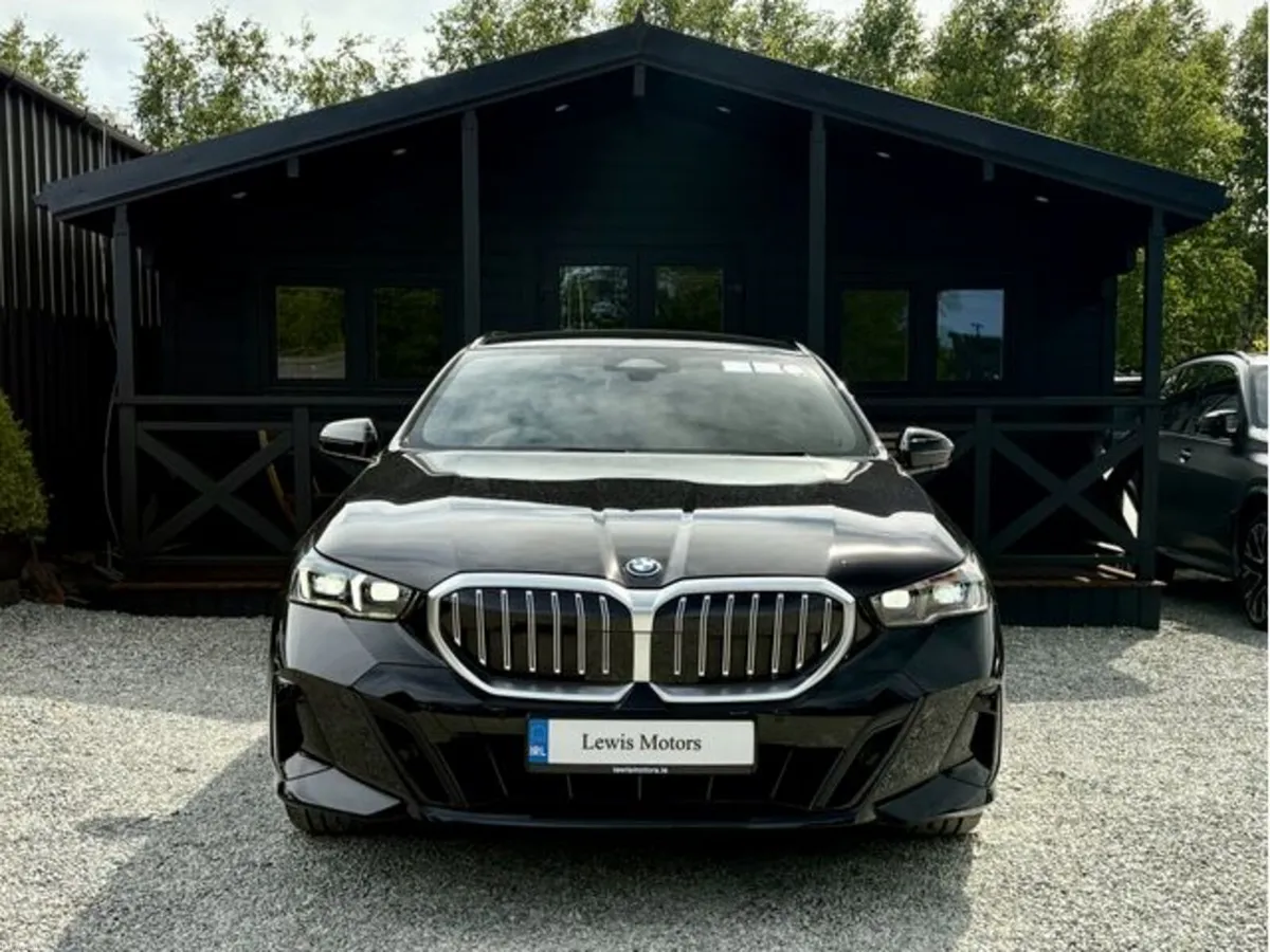 BMW 5-Series 530E M SPORT TOURING, PAN ROOF, HARMA - Image 2