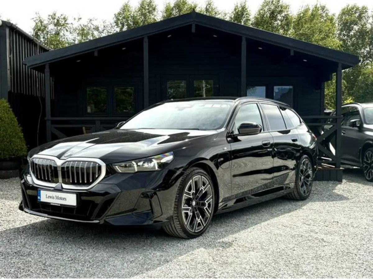 BMW 5-Series 530E M SPORT TOURING, PAN ROOF, HARMA - Image 3