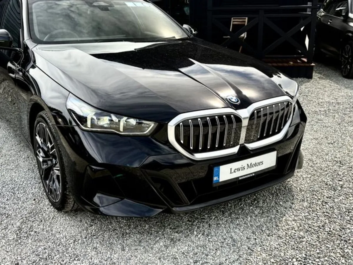BMW 5-Series 530E M SPORT TOURING, PAN ROOF, HARMA - Image 6
