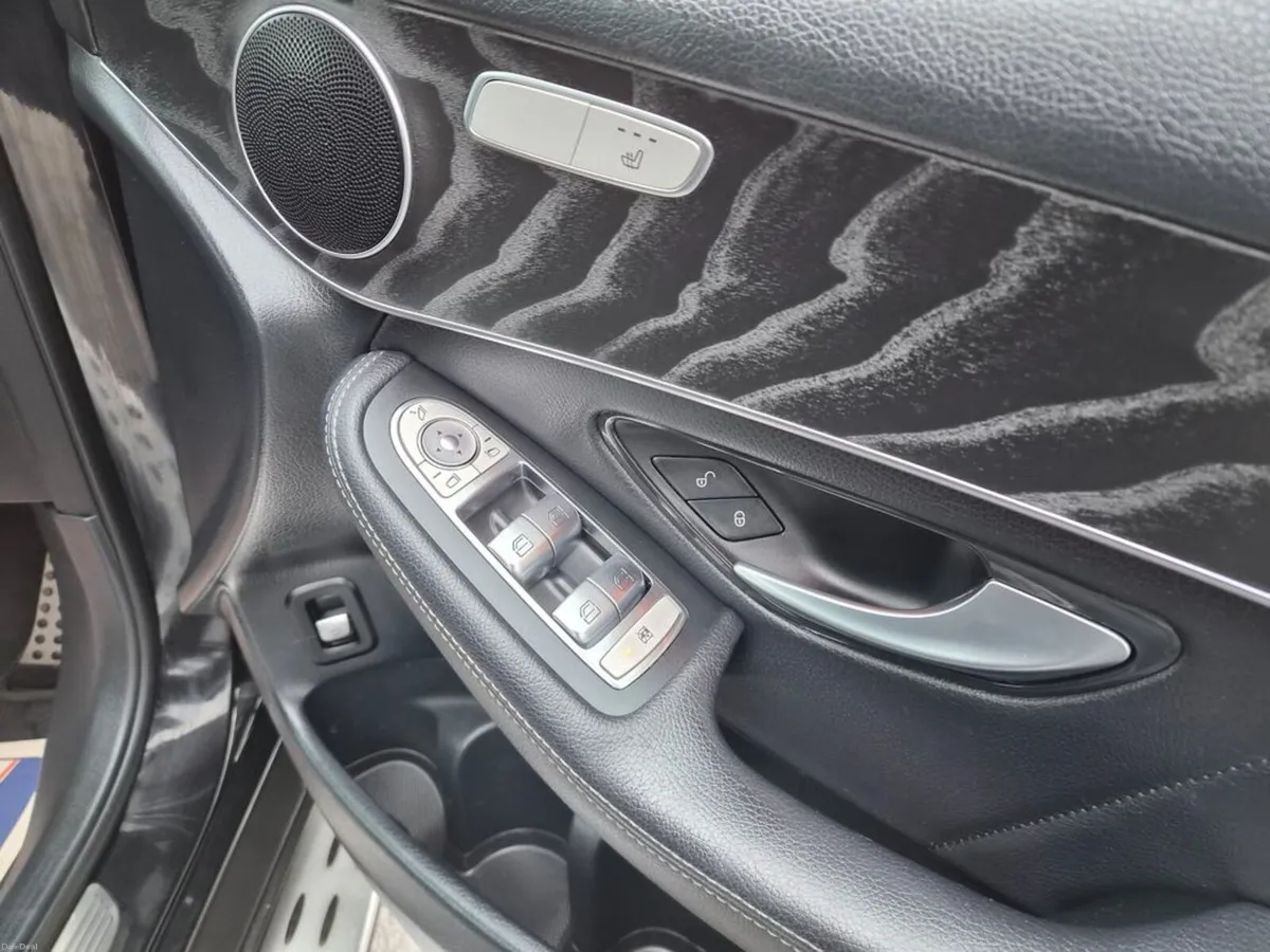 Mercedes-Benz GLC 300D 4matic AMG Line Premium 5 - Image 5