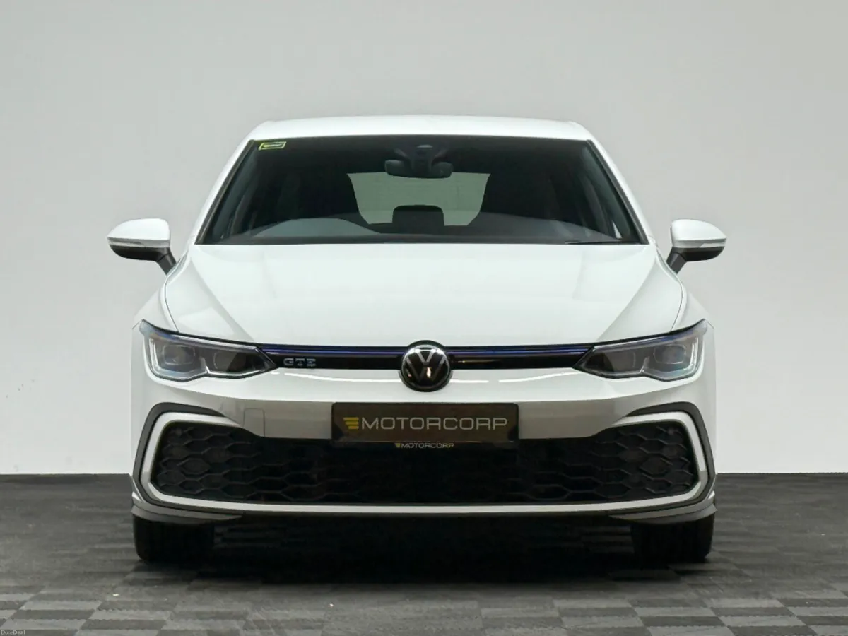 Volkswagen Golf GTE 1.4 TSI PHEV DSG - Image 2