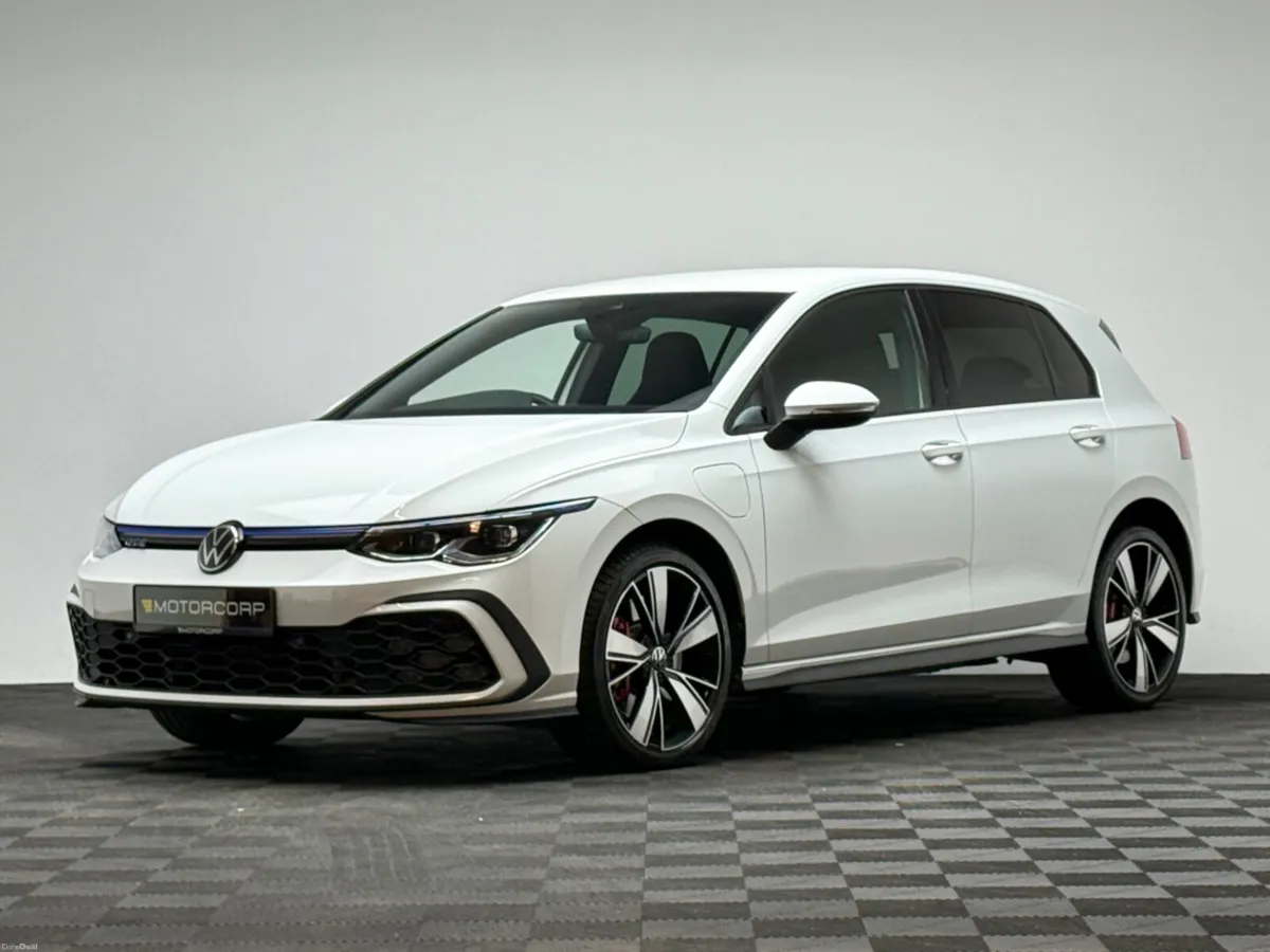 Volkswagen Golf GTE 1.4 TSI PHEV DSG - Image 3