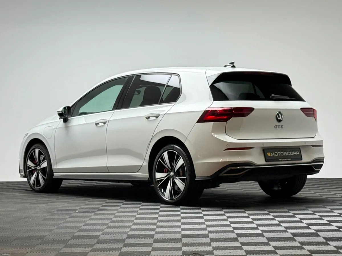 Volkswagen Golf GTE 1.4 TSI PHEV DSG - Image 5