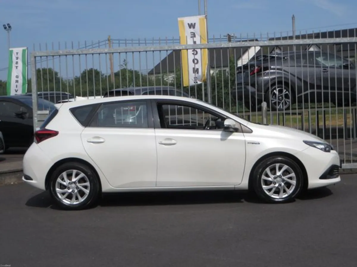 Toyota Auris 1.8 VVTI Petrol-Hybrid , Business Edi - Image 6