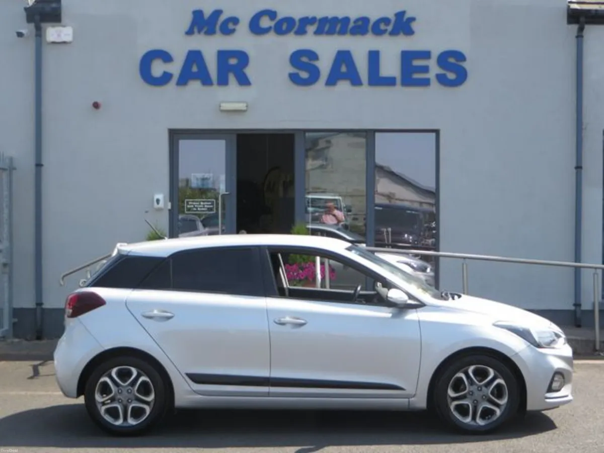 Hyundai i20 Active Deluxe 5DR - Image 2