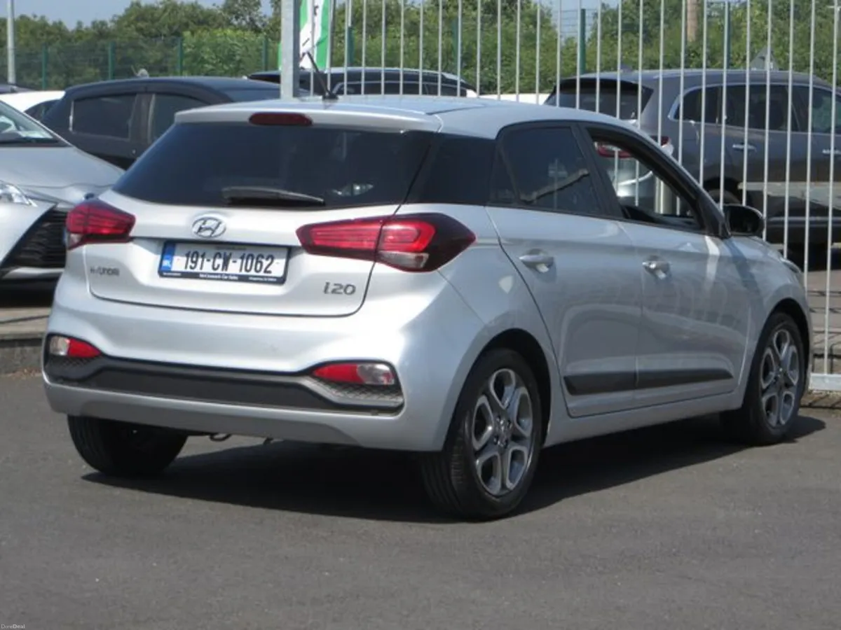 Hyundai i20 Active Deluxe 5DR - Image 5