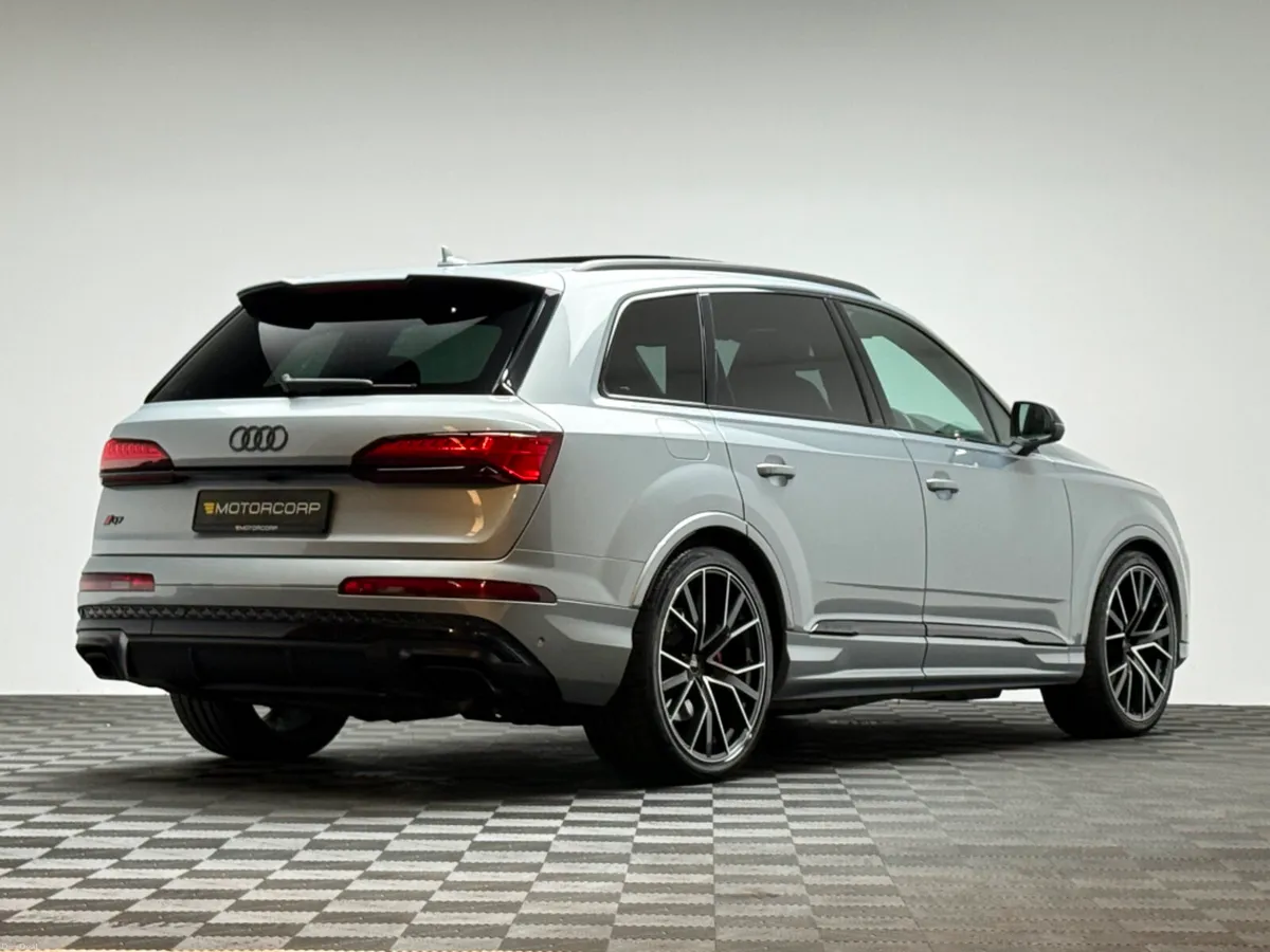 Audi Q7 COMPETITION S LINE 60 TFSI E 490HP - Image 6