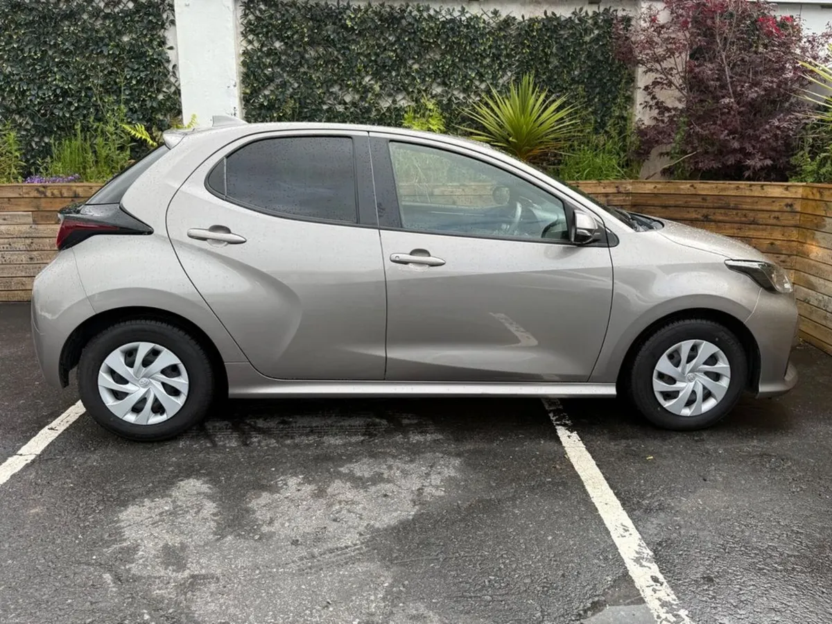 Toyota Yaris 1.5 HYBRID / X SPEC / TAX 150 (212 RE - Image 5