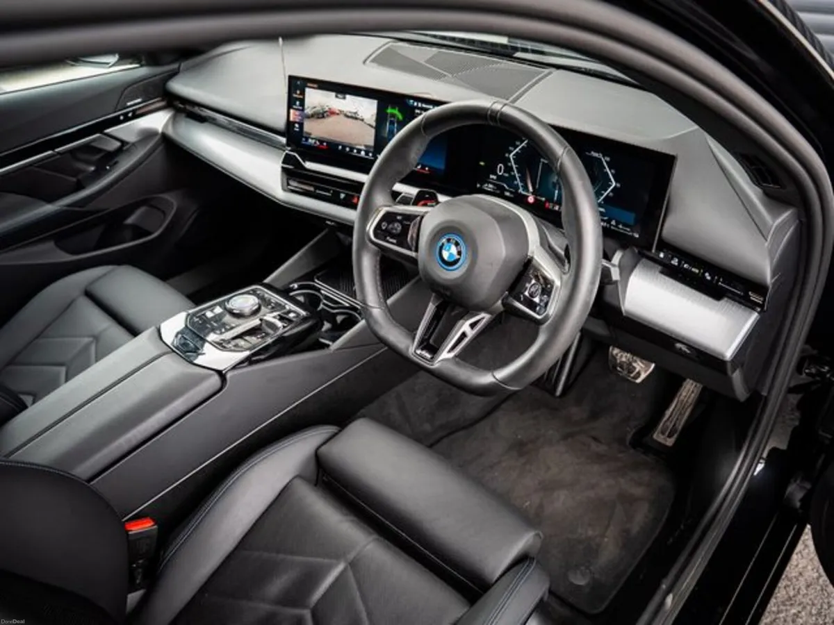 BMW 5-Series 530E M SPORT - Image 2
