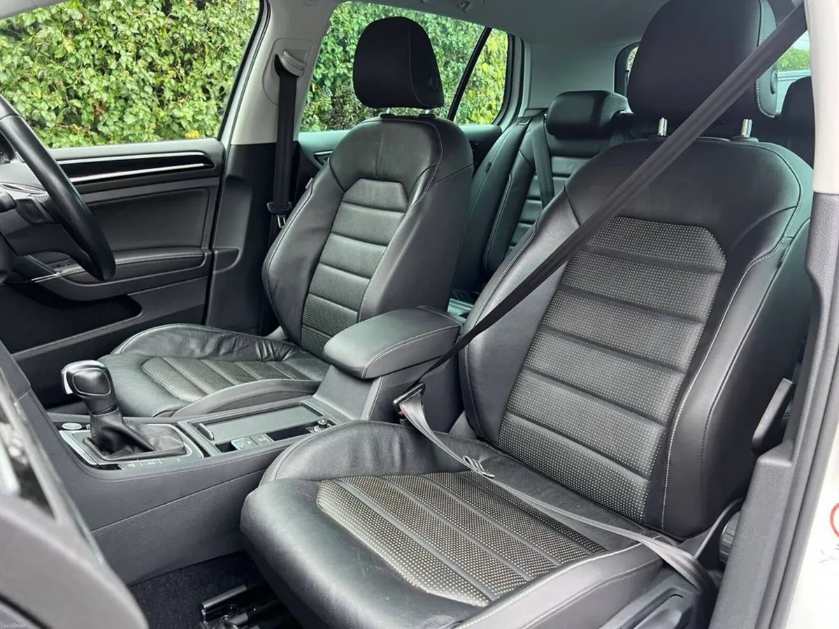 Volkswagen Golf HIGHLINE 2.0 TDI // LEATHER HEATED - Image 6