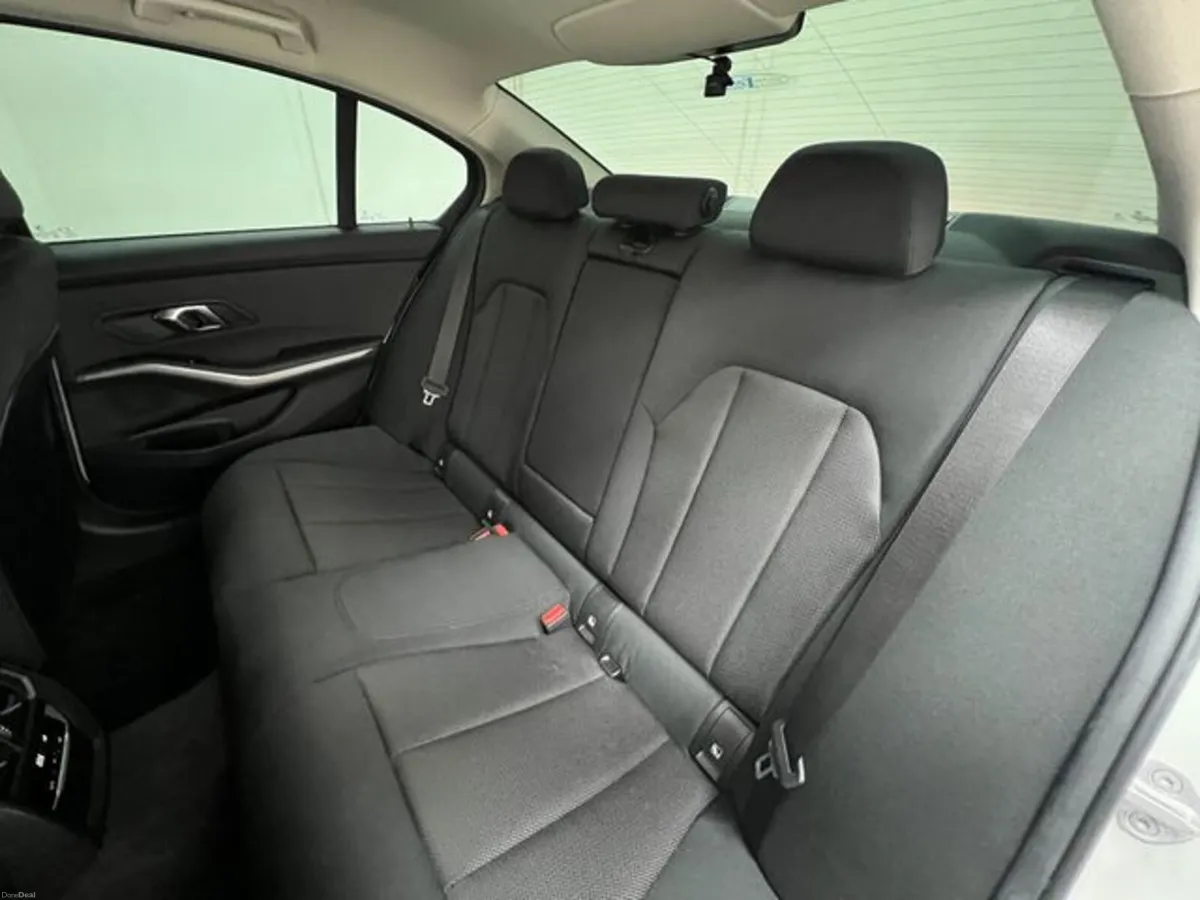 BMW 3-Series XDRIVE 4WD - Image 4