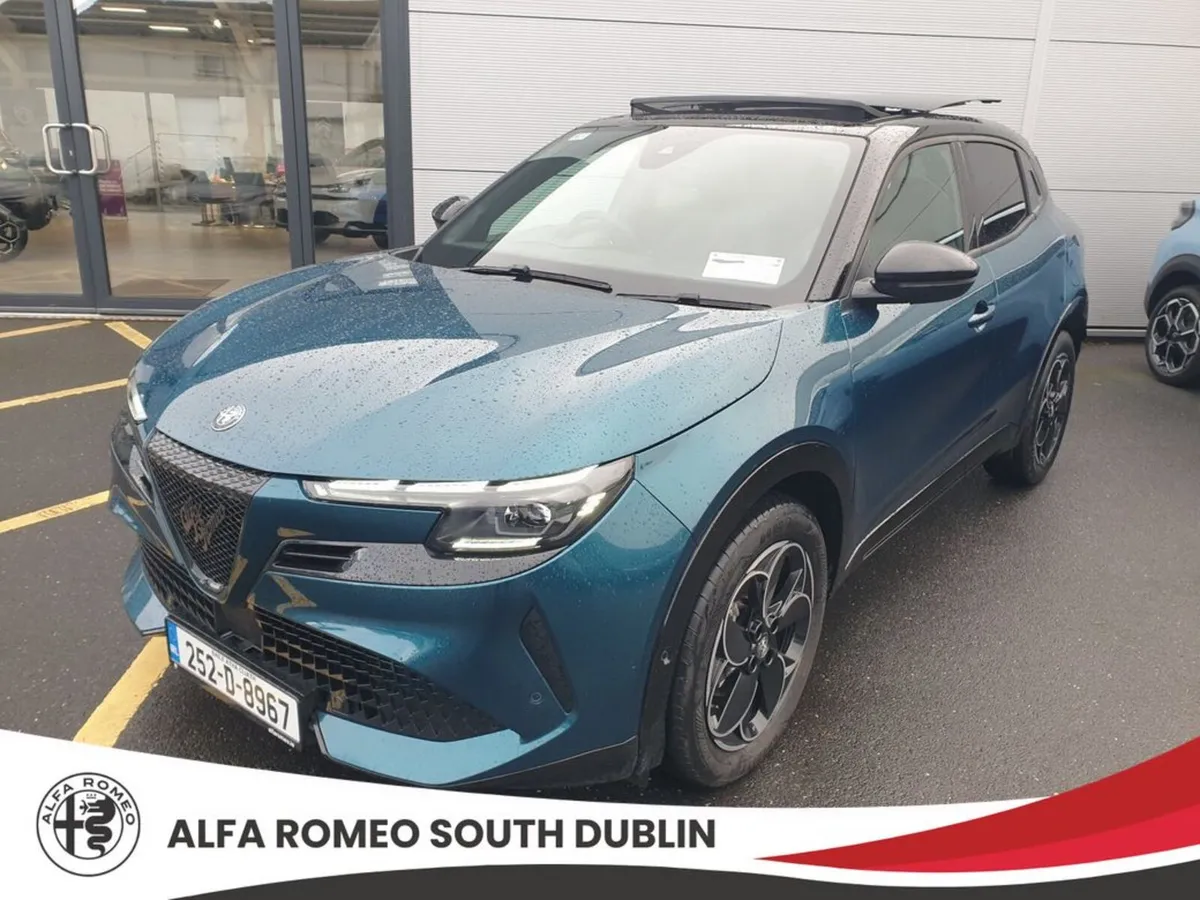 Alfa Romeo Junior Ibrida 1.2(136bhp) MHEV, Premium - Image 2