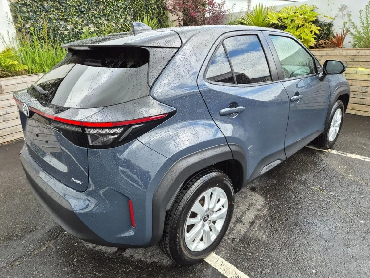 Toyota Yaris Cross 1.5 HYBRID / LUNA / LOW MILEAGE - Image 5